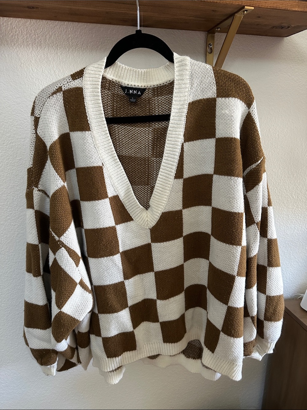 J.NNA Checkerboard V-Neck Knit Sweater - White & Brown